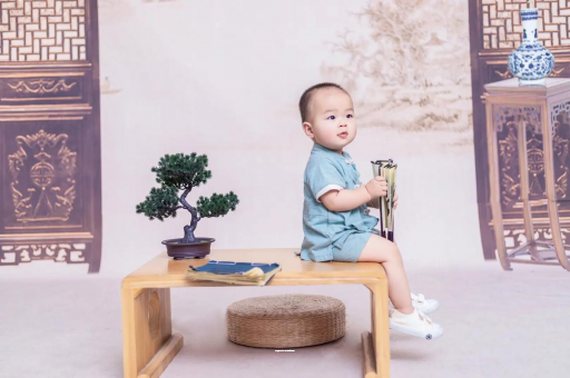 柳州宝宝眼睛肿是什么原因